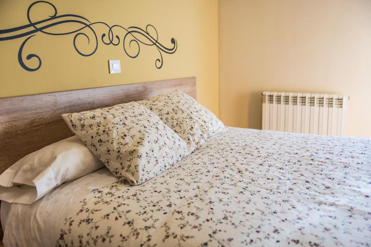 Hostal La Pastora Канделеда Экстерьер фото
